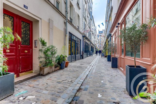  - PARIS - 