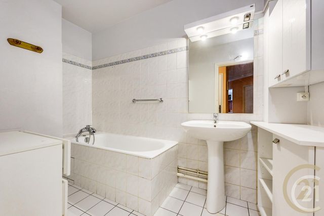 Appartement à vendre - 3 pièces - 86.0 m2 - PARIS - 75018 - ILE-DE-FRANCE - Century 21 Patrimoine 17