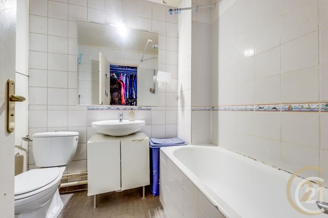 Afficher la photo en grand Appartement F3 à vendre - 3 pièces - 71.0 m2 - PARIS - 75017 - ILE-DE-FRANCE - Century 21 Patrimoine 17